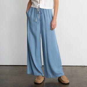 ELLE GREY Chambray Wide Leg Elastic Blue Pants with pockets in S and L size NWT
